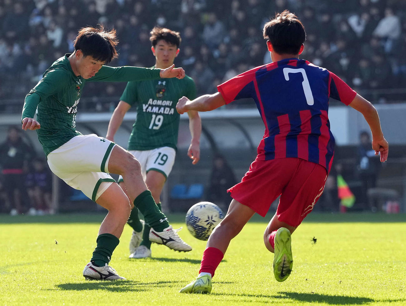 青森山田対初芝橋本　後半、ゴールを決める青森山田・小山田（撮影・たえ見朱実）