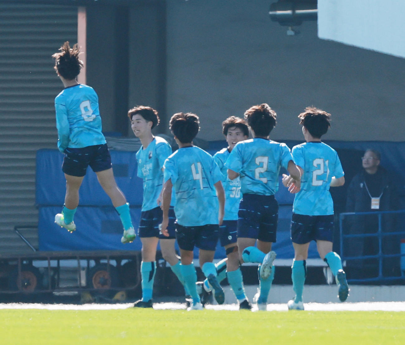 金沢学院大付対日章学園　前半、先制ゴールを喜ぶ金沢学院大付イレブン（撮影・野上伸悟）
