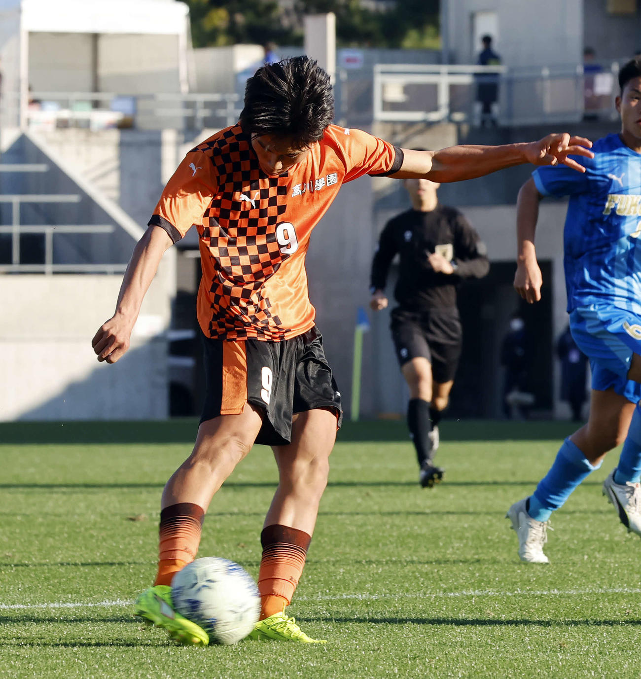 福井商対高川学園　前半、ゴールを決める高川学園・原田（撮影・山本朝陽）