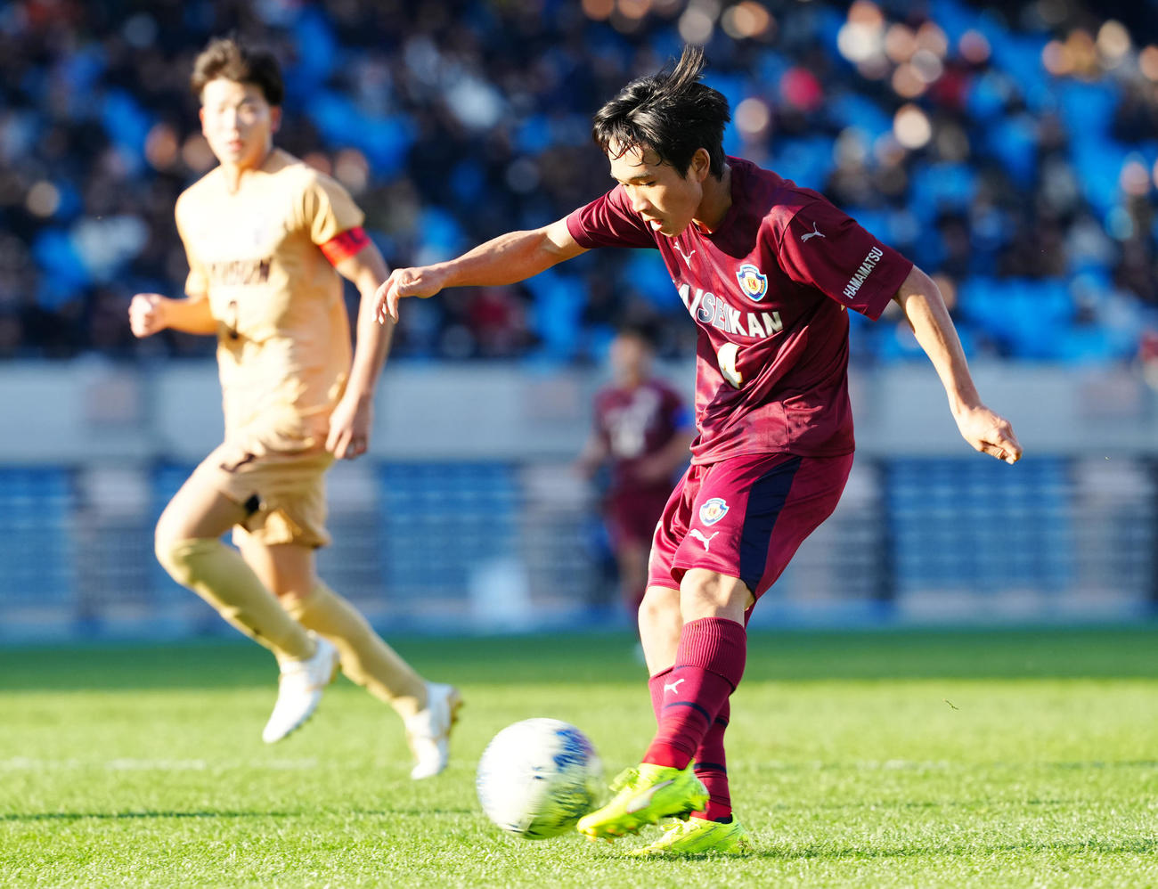 浜松開誠館対九州文化学園　前半、この日、自身2点目となるゴールを決める浜松開誠館・宗像（撮影・江口和貴）