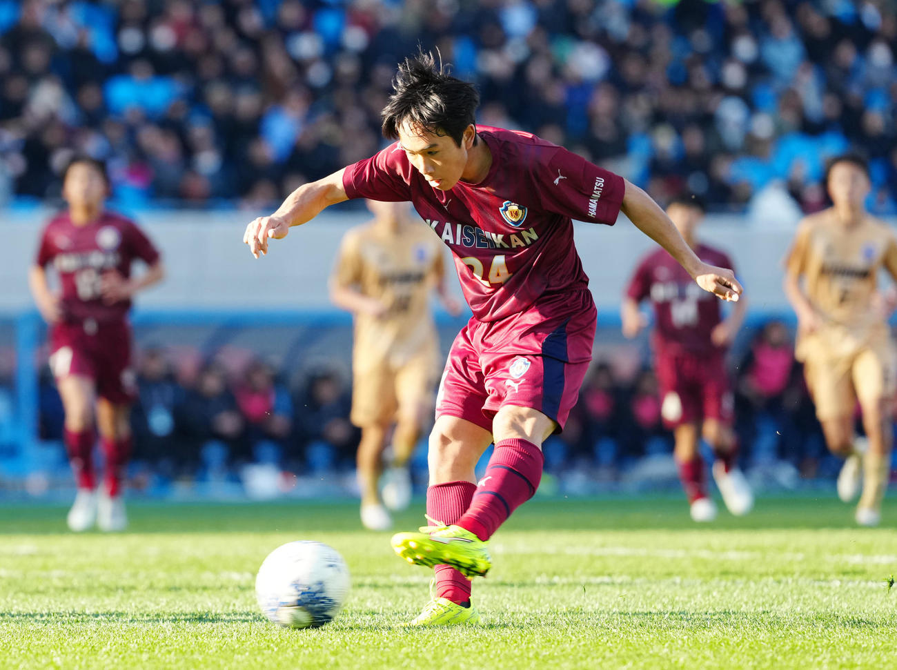 浜松開誠館対九州文化学園　前半、先制ゴールを決める浜松開誠館・宗像（撮影・江口和貴）