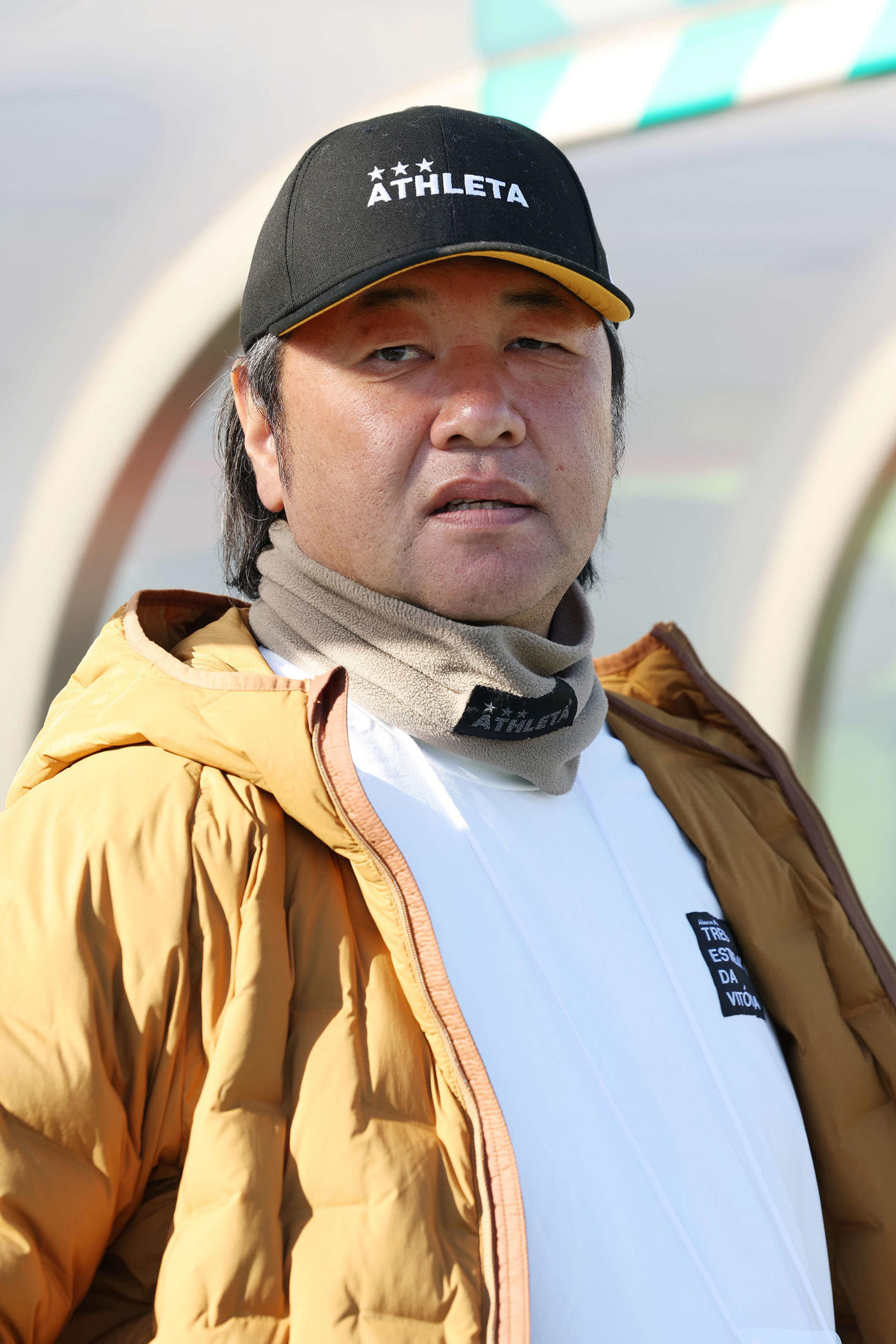 聖和学園対那覇西　那覇西戦に臨む聖和学園・加見監督（撮影・宮地輝）