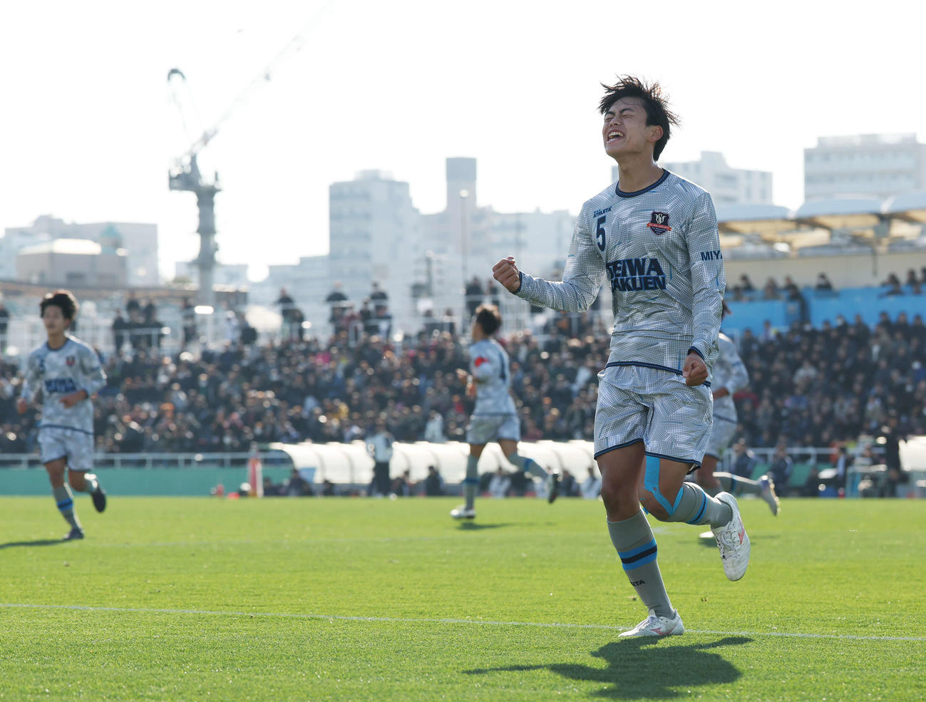 聖和学園対那覇西　後半、ゴールを決め喜ぶ聖和学園・川上（撮影・宮地輝）