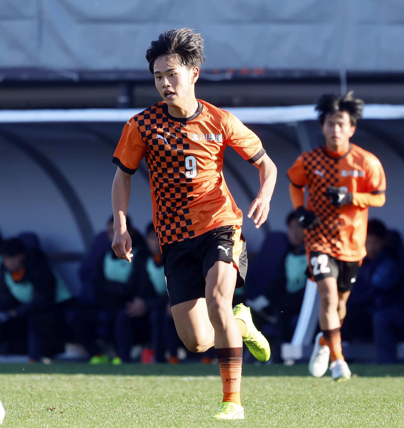 帝京長岡対大社　前半、前線からプレスをかける高川学園・原田（撮影・山本朝陽）