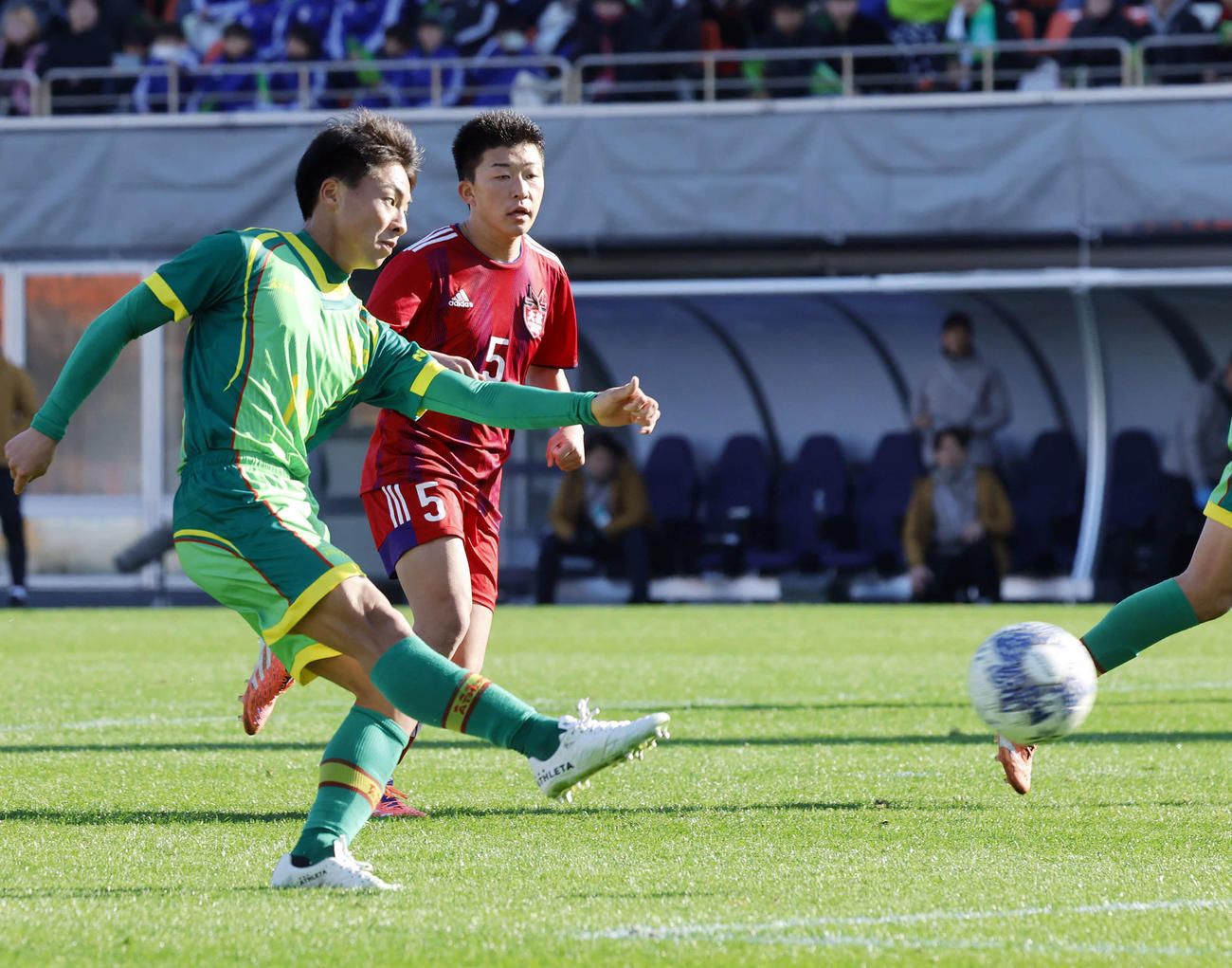 帝京長岡対大社　後半、本日2点目となるゴールを決める帝京長岡・和食（撮影・山本朝陽）