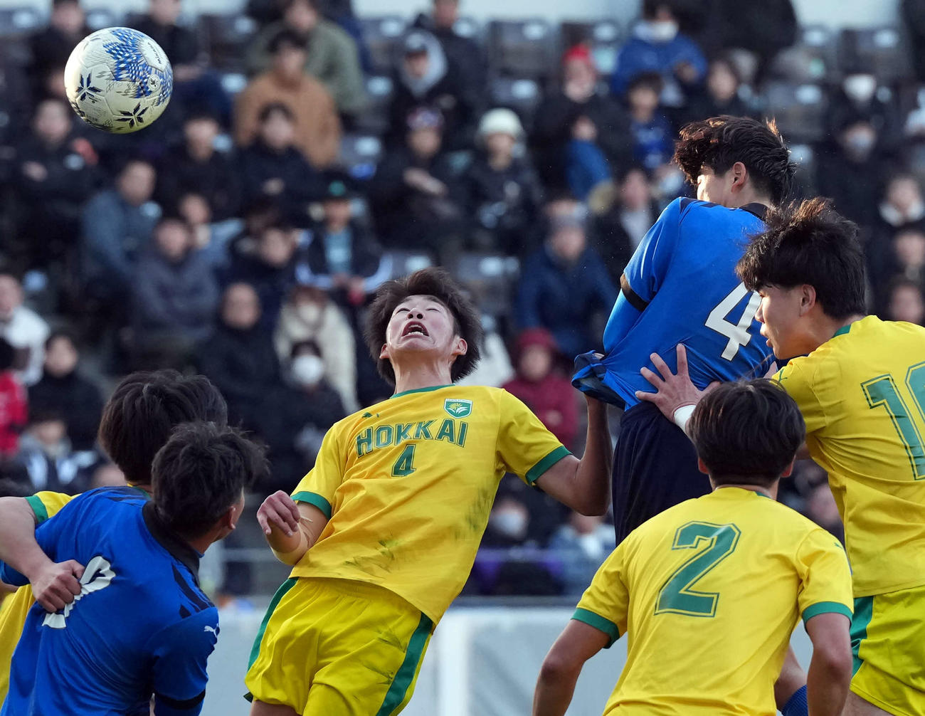 北海対大津　後半、ヘディングでゴールを決める大津・松野（撮影・たえ見朱実）