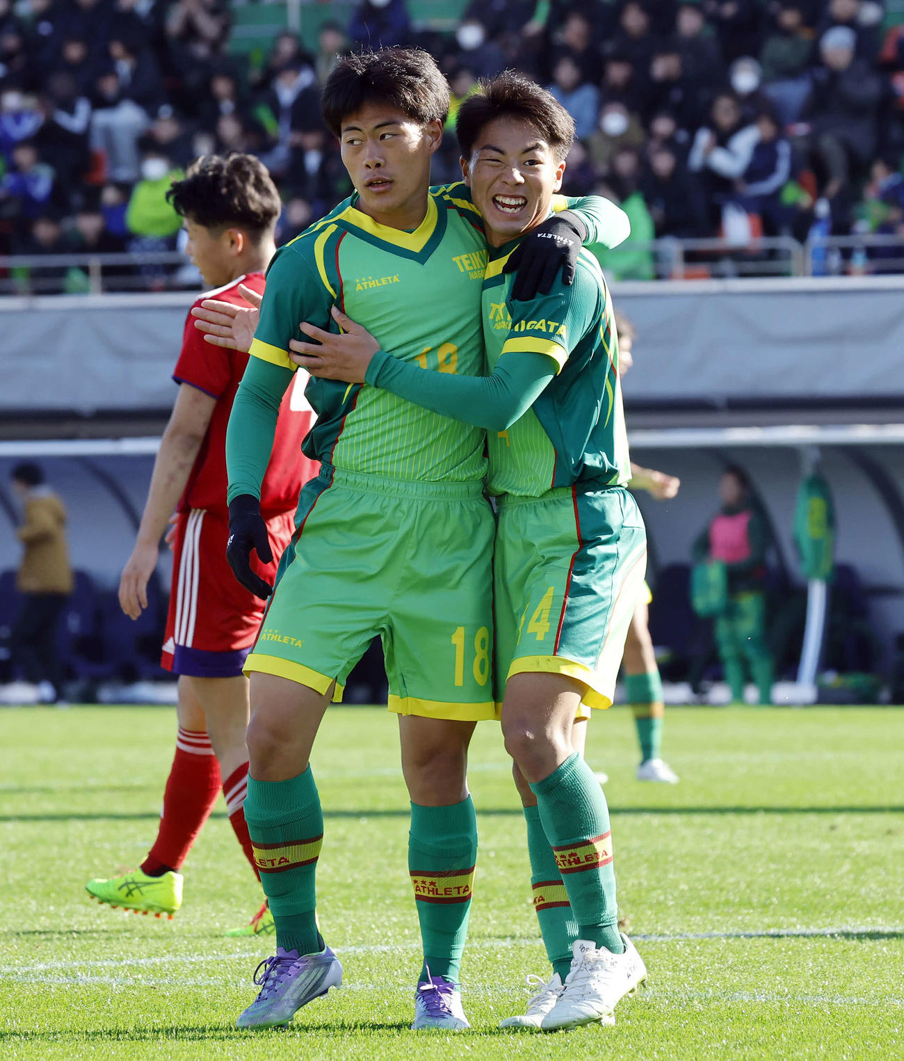 帝京長岡対大社　後半、本日2点目となるゴールを決め喜ぶ帝京長岡・和食（右）（撮影・山本朝陽）