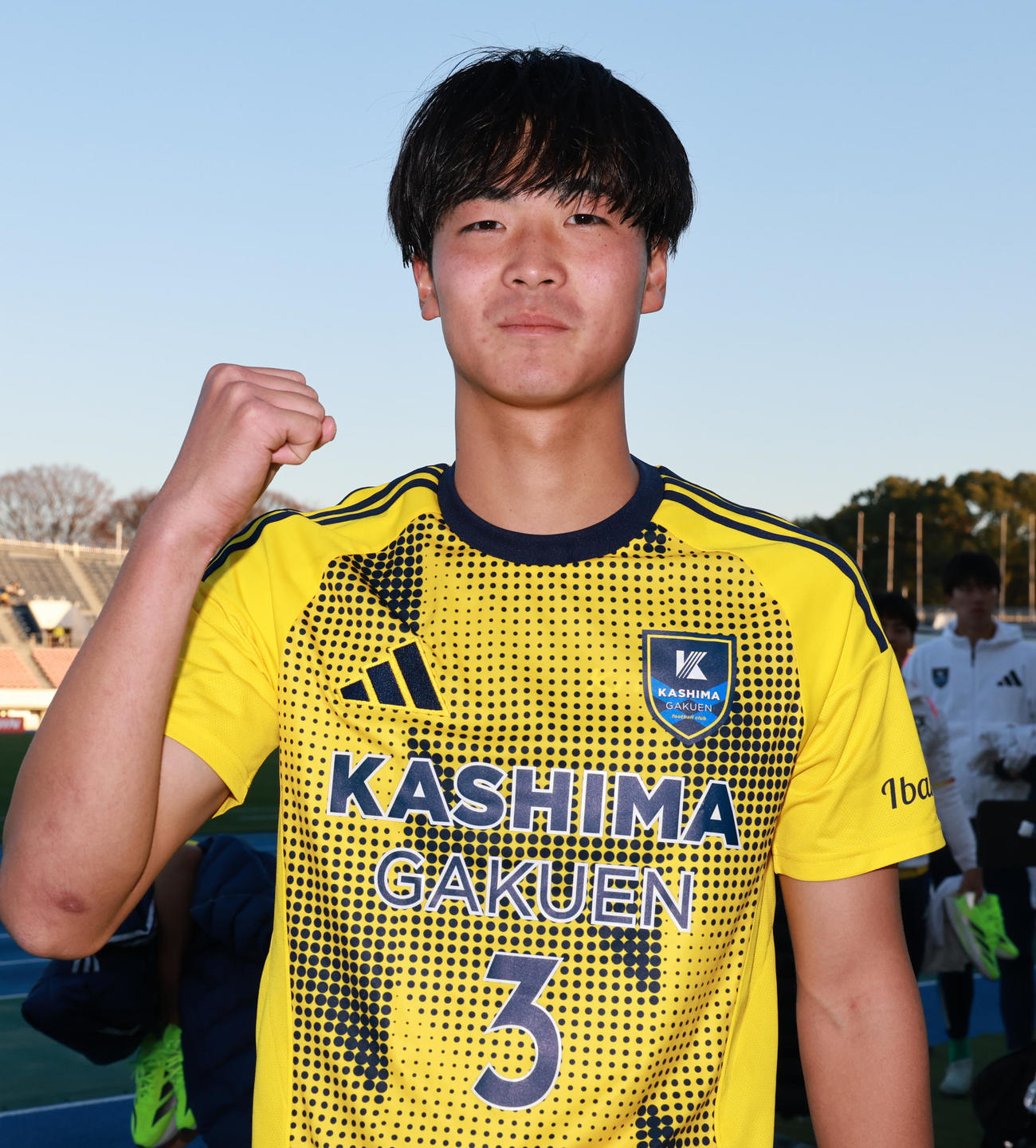 鹿島学園対新田　2ゴールに笑顔でガッツポーズの鹿島学園・中川（撮影・野上伸悟）