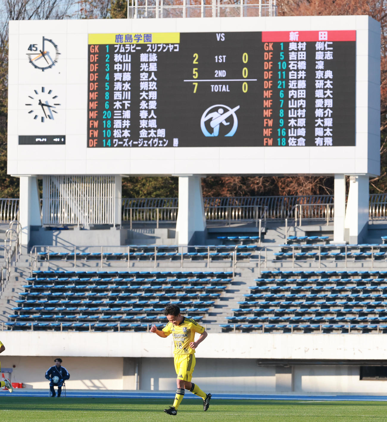鹿島学園対新田　後半、7点目のゴールを決め喜ぶ鹿島学園・酒井（撮影・野上伸悟）