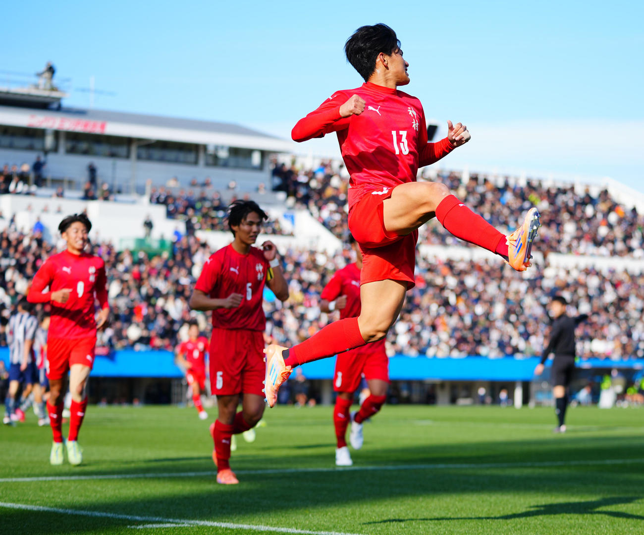 東海学園対神村学園　前半、チーム2点目のゴールを決め喜ぶ神村学園・日高（撮影・垰建太）