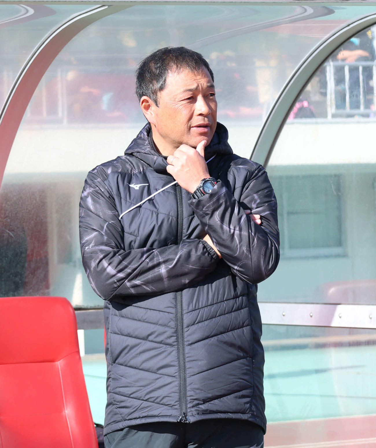 前橋育英対神戸弘陵　試合に臨む神戸弘陵・谷純一監督（撮影・増田悦実）