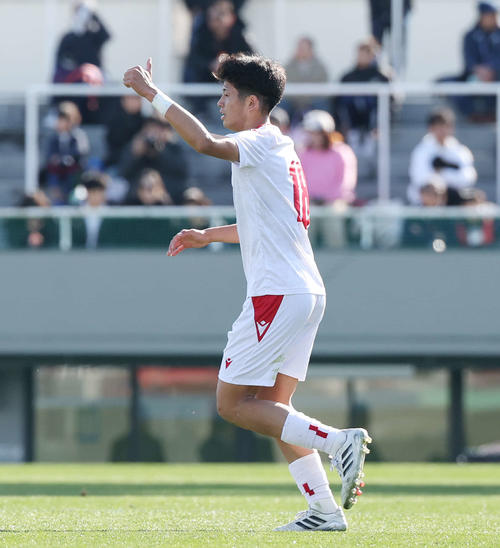 高校サッカー】前回大会4強の東福岡が大勝発進 主将のMF斉藤がハット