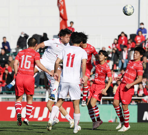 高校サッカー】前回大会4強の東福岡が大勝発進 主将のMF斉藤がハット