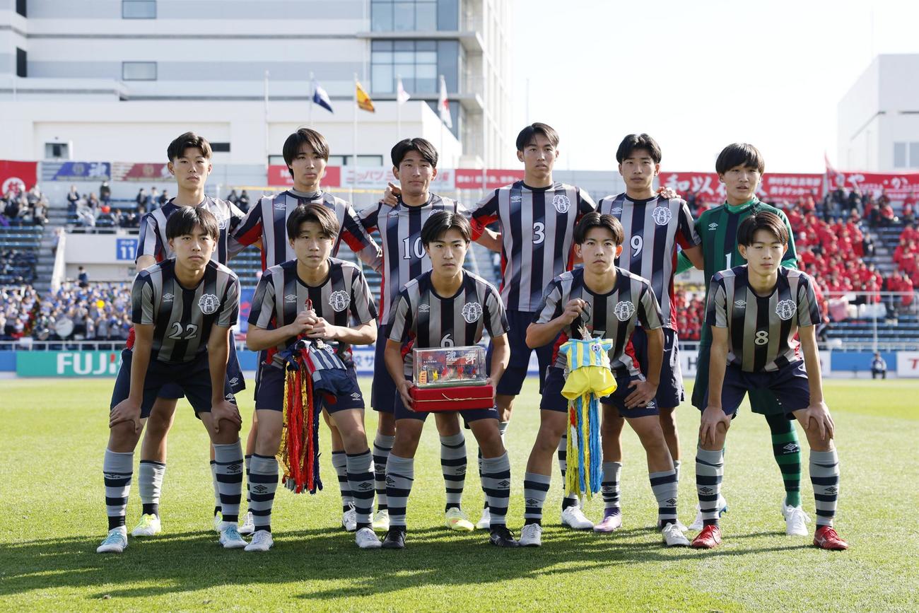 東海学園対神村学園　神村学園戦に臨む東海学園イレブン（共同）