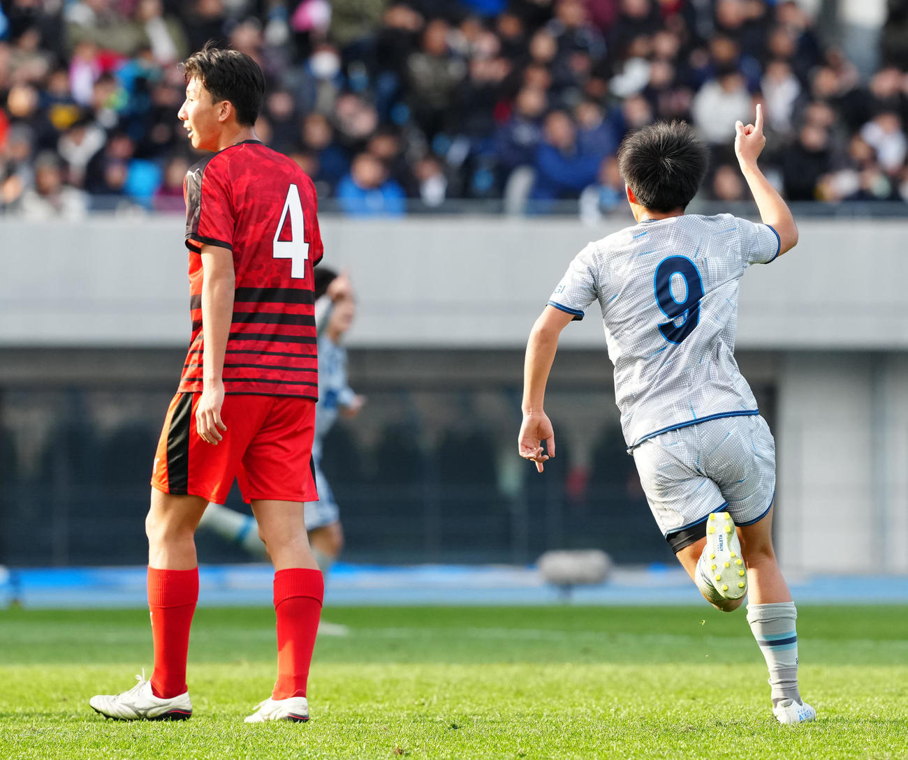 聖和学園対徳島市立　前半、先制ゴールを決めた聖和学園・後藤（右）（撮影・江口和貴）