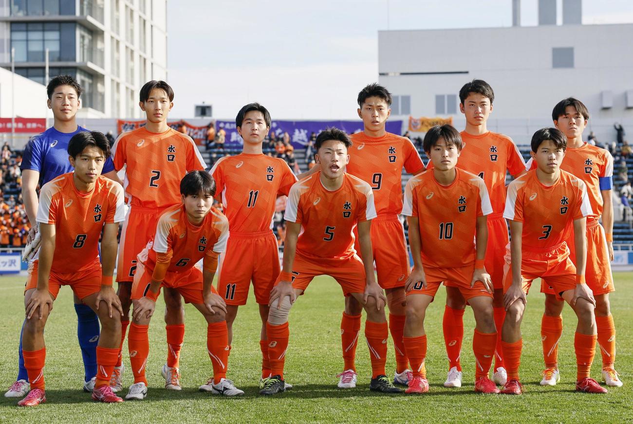 104回全国高校サッカー選手権　2回戦　広島皆実対水口　広島皆実戦に臨む水口イレブン（共同）