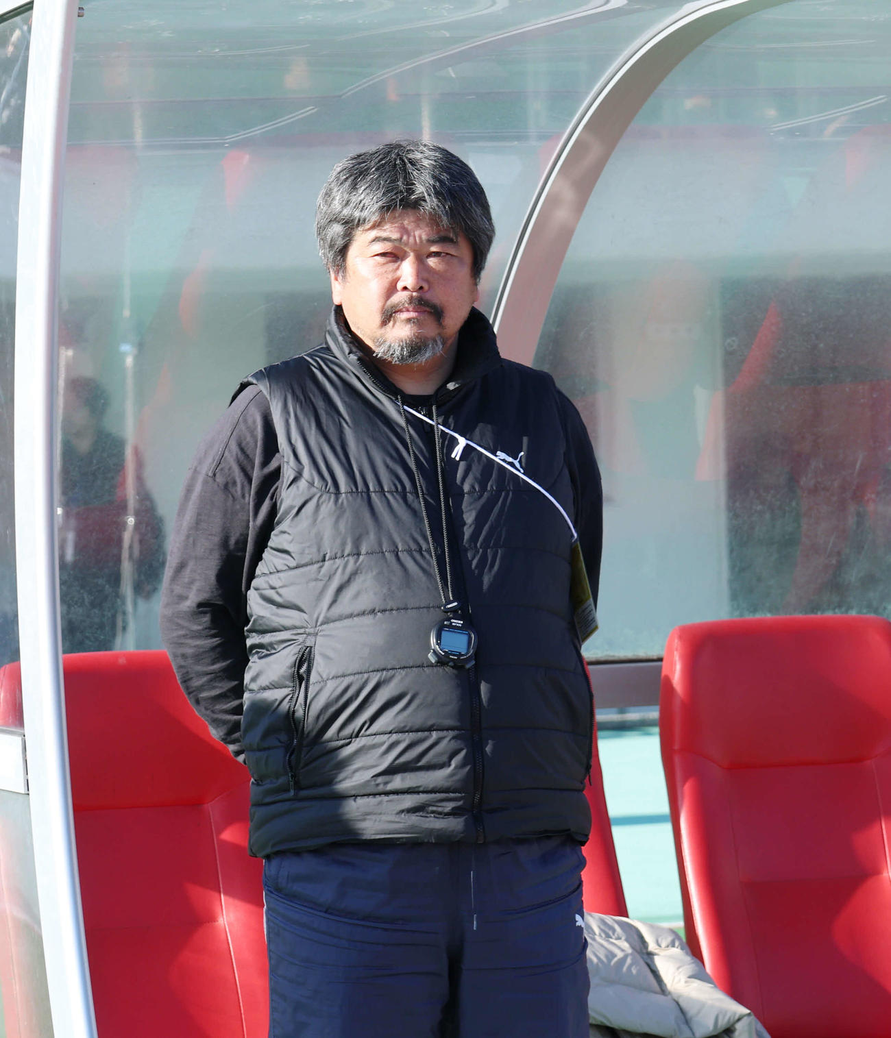 尚志対山梨学院　試合に臨む尚志・仲村監督（撮影・増田悦実）