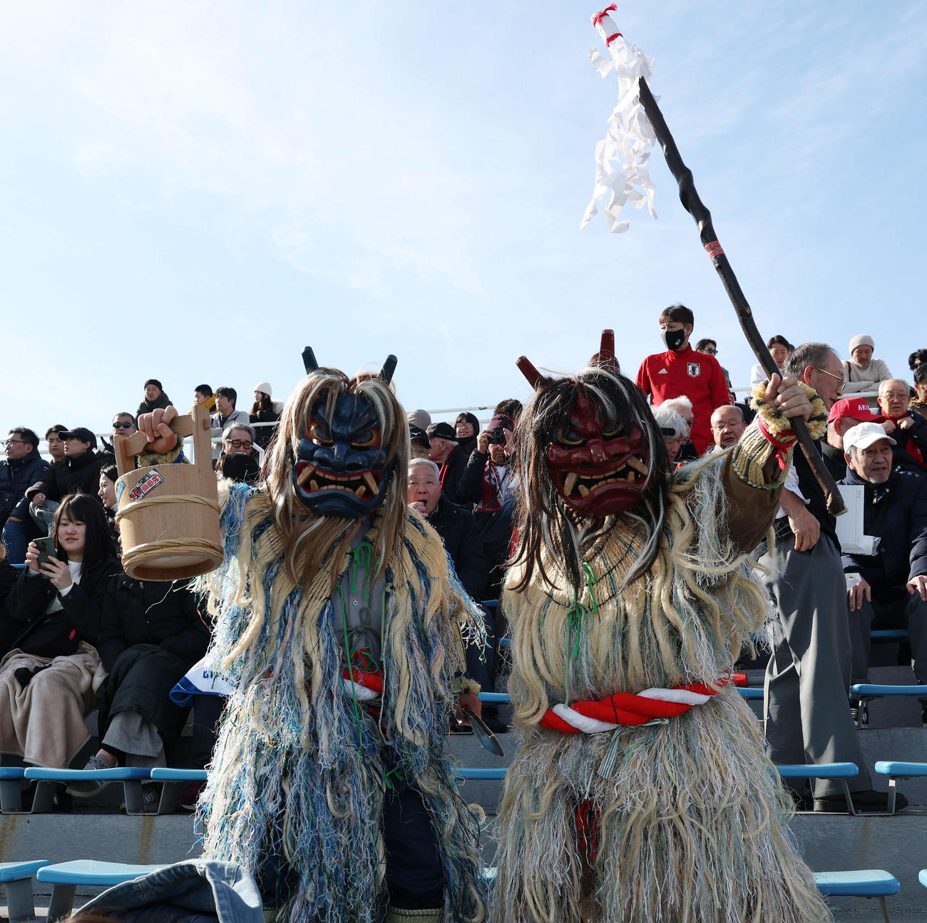 東福岡対秋田商　秋田商を応援するなまはげ（撮影・宮地輝）