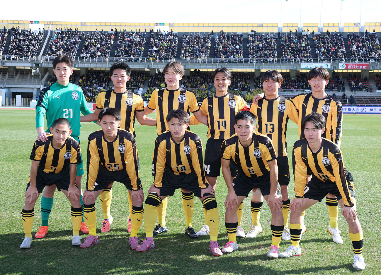 前橋育英対神戸弘陵　初戦に臨む前橋育英イレブン（撮影・増田悦実）