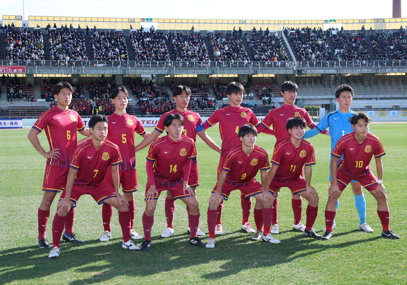 前橋育英対神戸弘陵　初戦に臨む神戸弘陵イレブン（撮影・増田悦実）