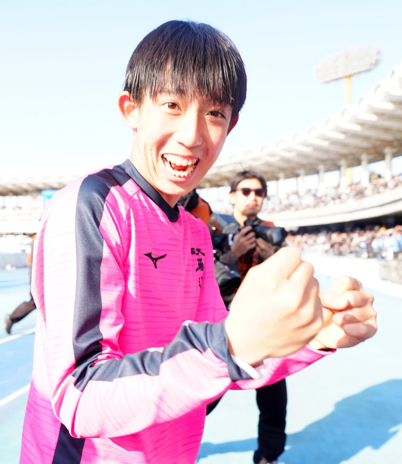 岡山学芸館対日大藤沢　試合後、勝利を喜ぶ日大藤沢・中村（撮影・江口和貴）