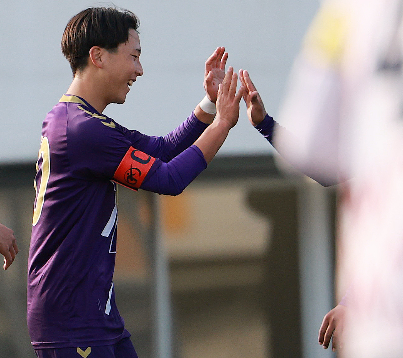 堀越対宇治山田商　前半、FKで先制ゴールを決め喜ぶ堀越・三鴨（撮影・野上伸悟）
