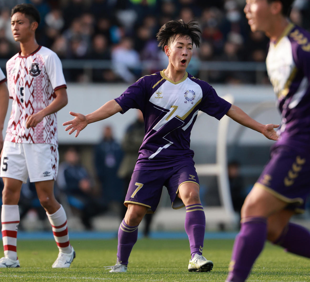 堀越対宇治山田商　前半、ゴールを決め喜ぶ堀越・谷口昊（撮影・野上伸悟）