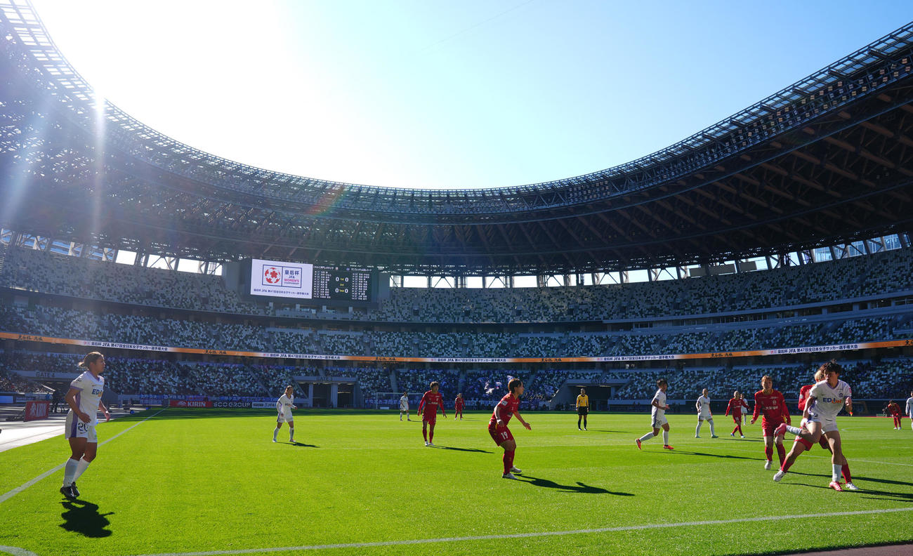 INAC神戸対広島　元日の国立競技場で行われる皇后杯決勝（撮影・垰建太）