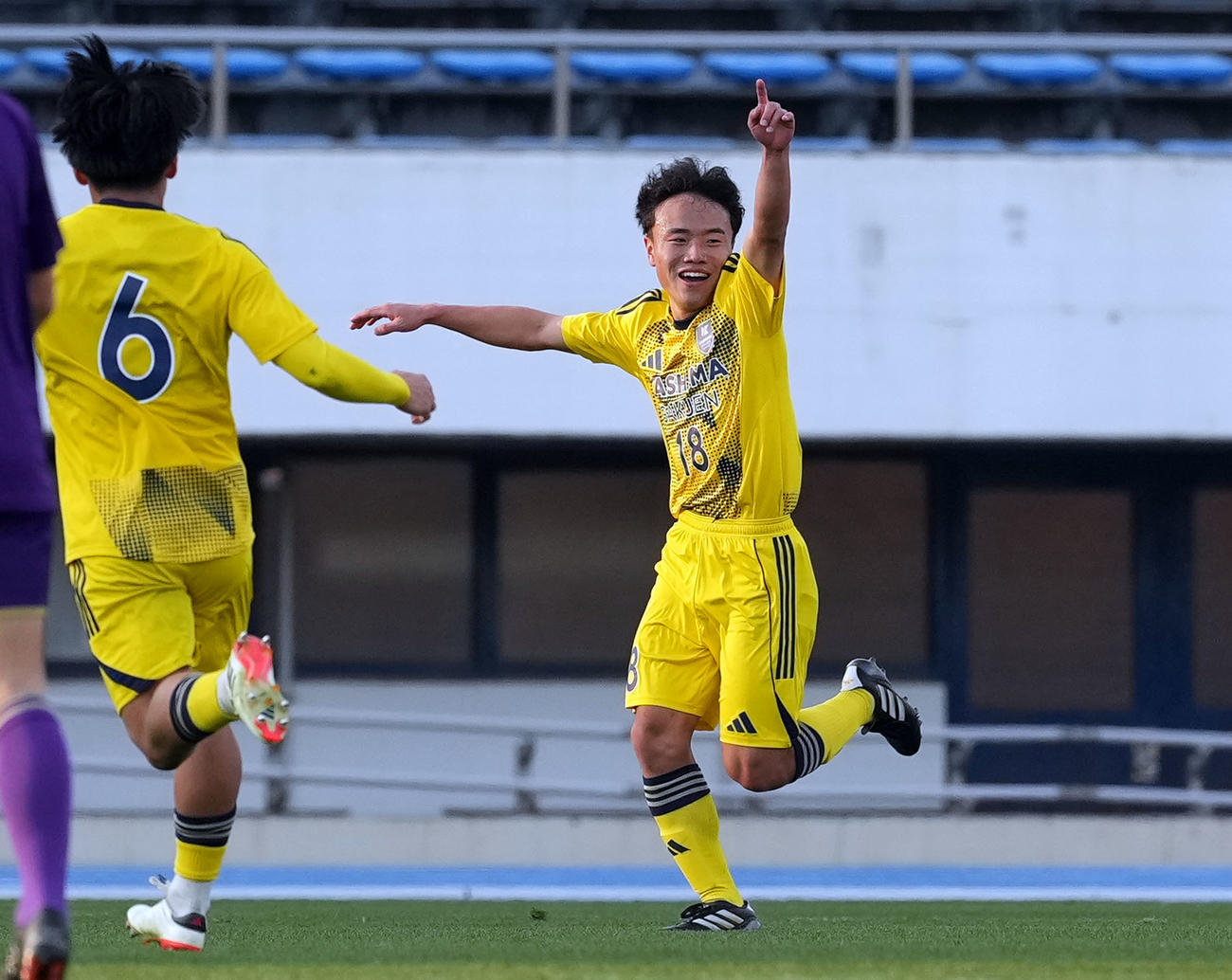 鹿島学園対堀越　後半、ゴールを決めた鹿島学園・酒井（撮影・たえ見朱実）