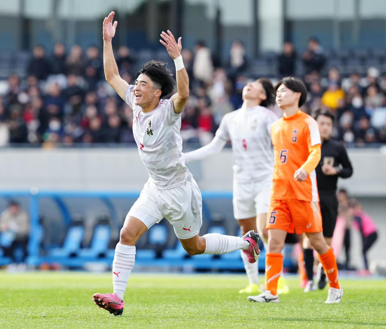 神村学園対水口　後半、チーム2点目となるゴールを決め喜ぶ神村学園・細山田（撮影・江口和貴）