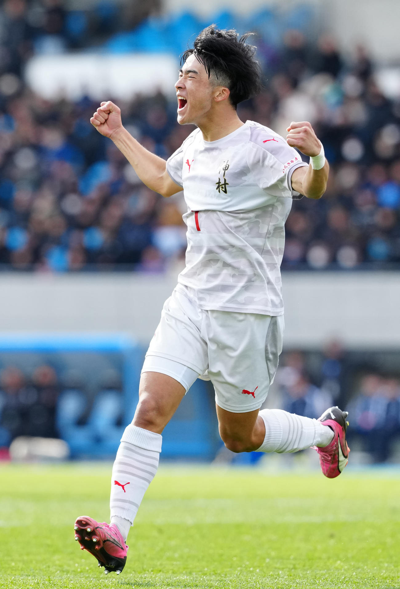 神村学園対水口　後半、チーム2点目となるゴールを決め喜ぶ神村学園・細山田（撮影・江口和貴）