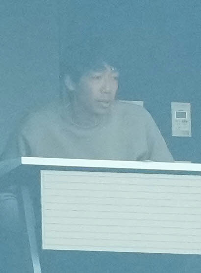 聖和学園対日大藤沢　観戦する日大藤沢・中村の父憲剛さん（撮影・江口和貴）