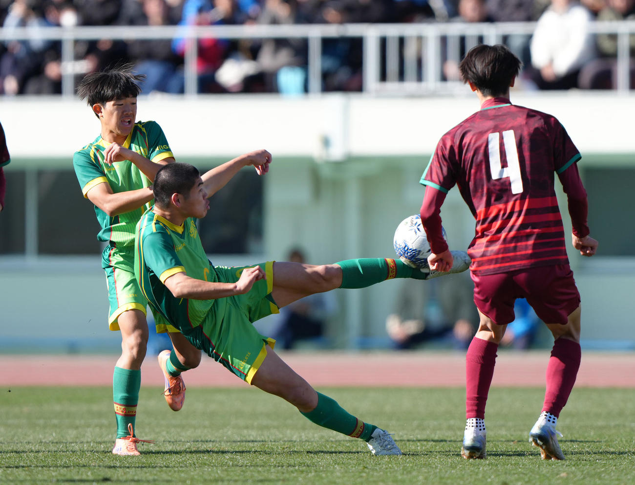 尚志対帝京長岡　前半、ボレーシュートを放つ帝京長岡・児山（撮影・足立雅史）