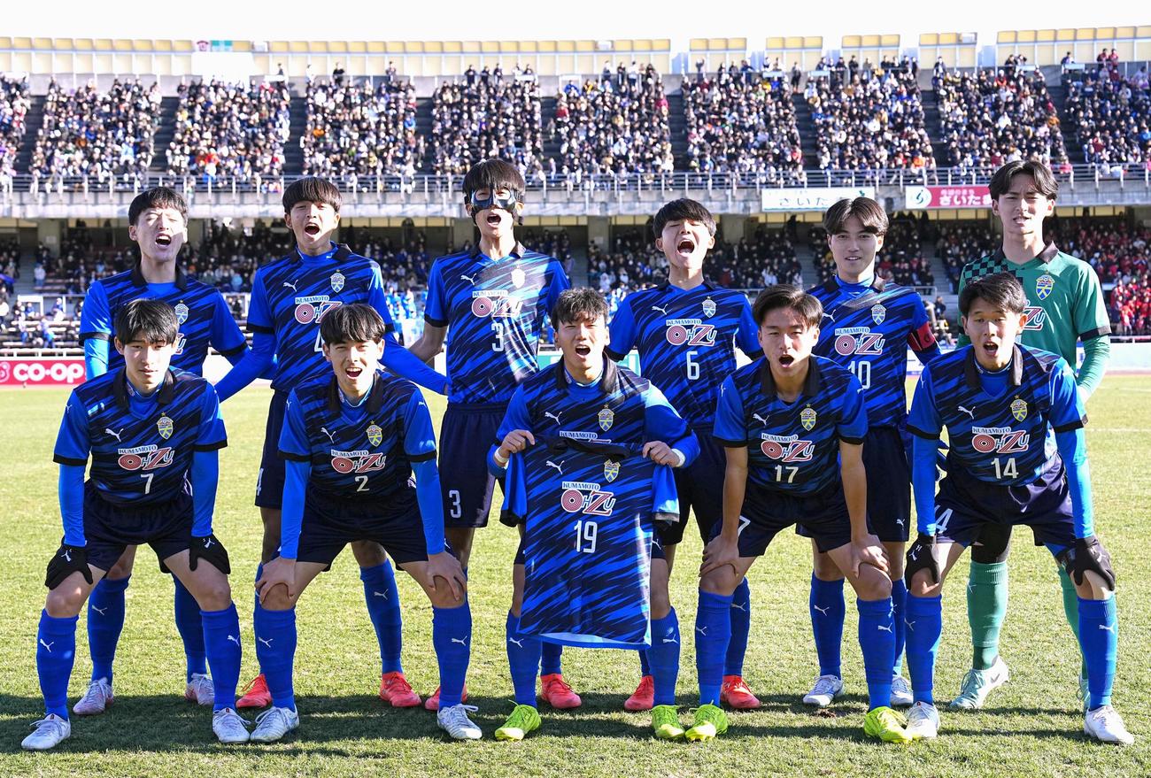 流通経大柏戦に臨む大津イレブン（共同）