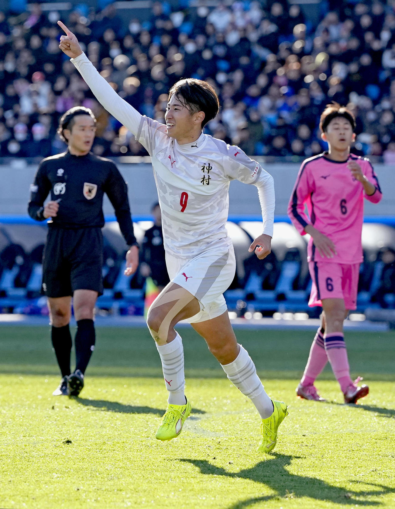 前半、先制ゴールを決め駆け出す神村学園・倉中（共同）