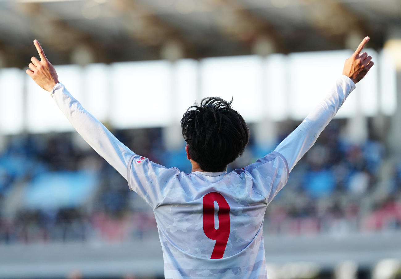 神村学園対日大藤沢　後半、この日、自身3点目となるゴールを決めた神村学園・倉中（撮影・江口和貴）