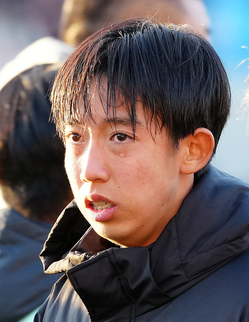 神村学園対日大藤沢　試合後、涙を流す日大藤沢・中村（撮影・江口和貴）
