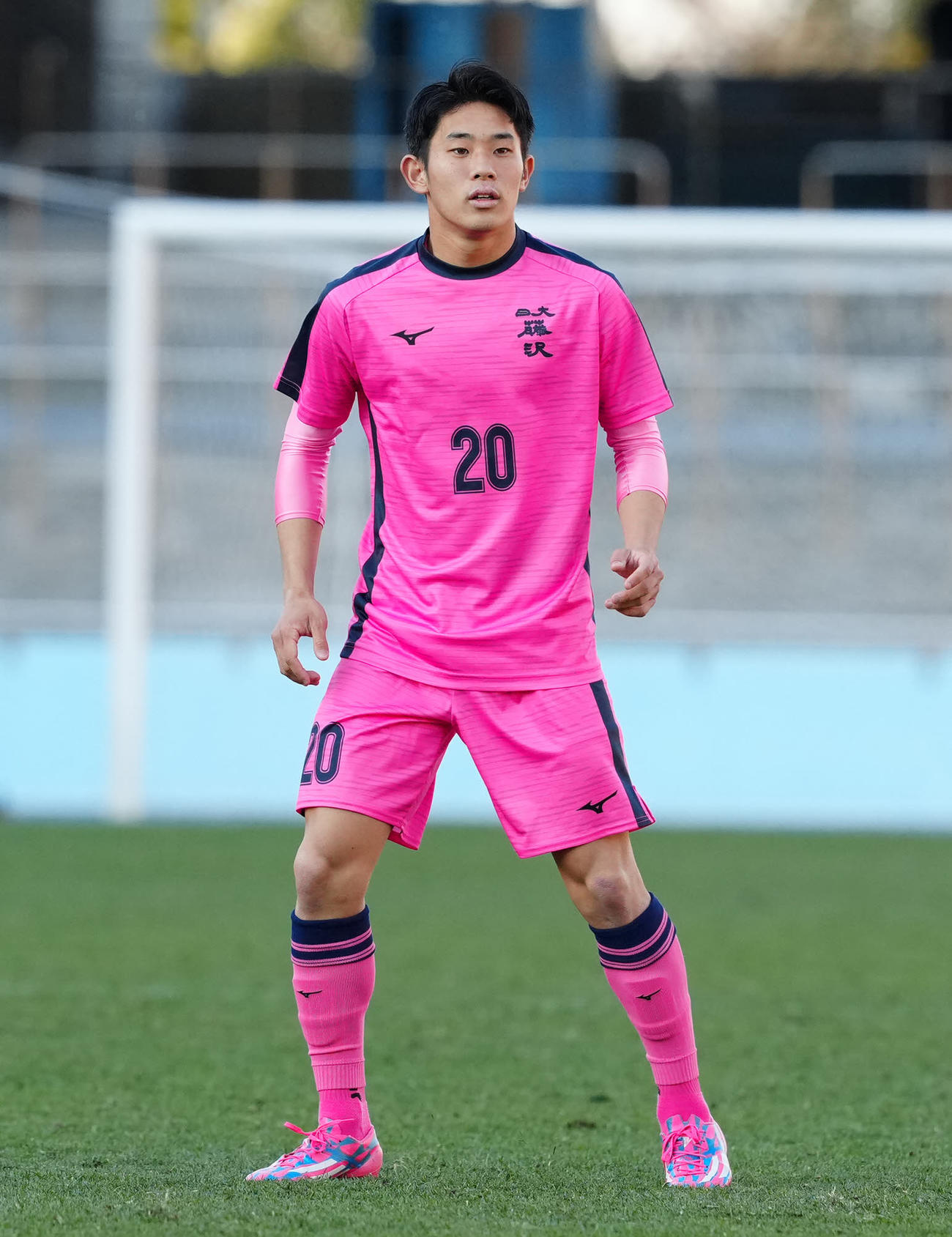 神村学園対日大藤沢　後半、途中出場する日大藤沢・藤本（撮影・江口和貴）