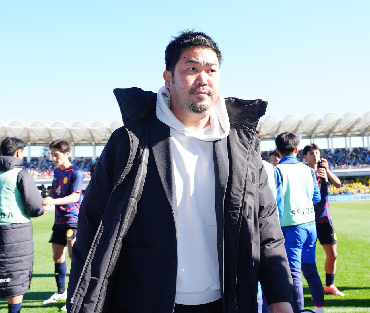 興国対鹿島学園　試合前、選手たちに指示を出した興国・六車監督（撮影・江口和貴）