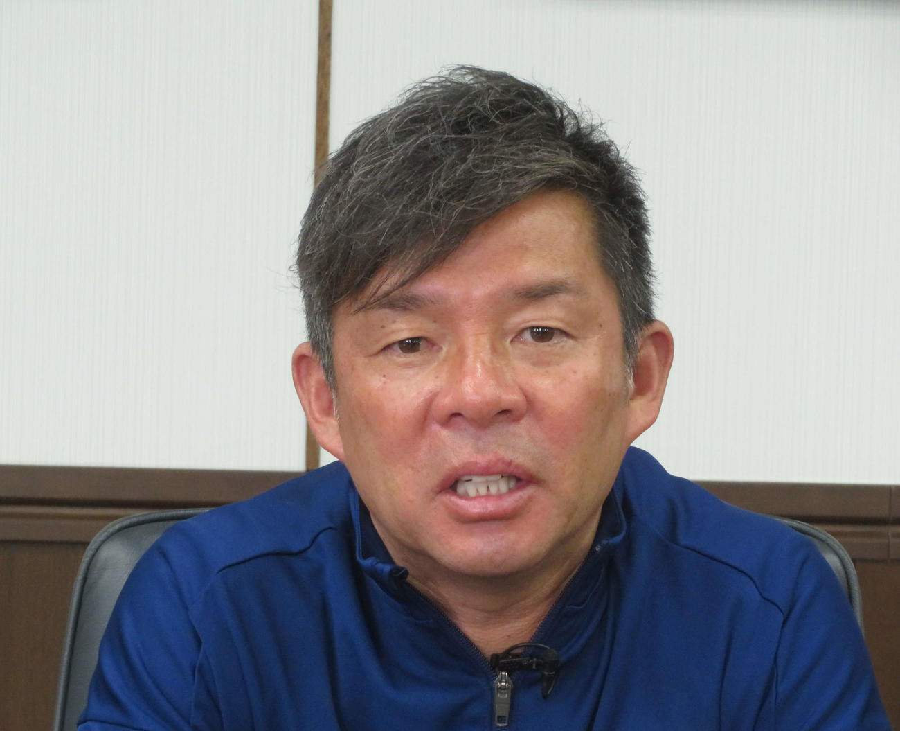 新シーズンに向けて始動した鹿島アントラーズの鬼木達監（撮影・佐藤成）