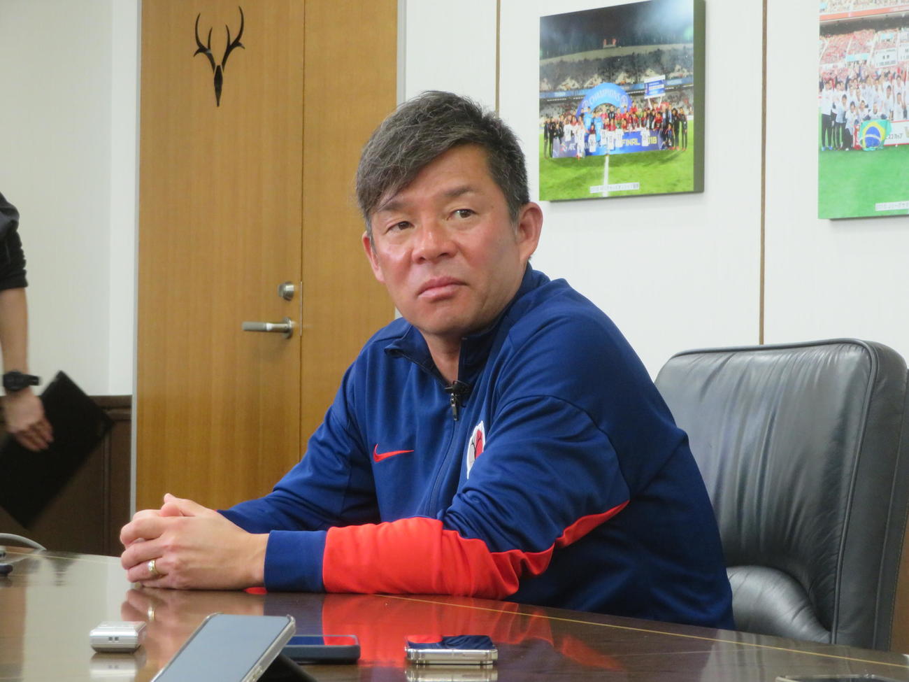 新シーズンに向けて始動した鹿島アントラーズの鬼木達監（撮影・佐藤成）