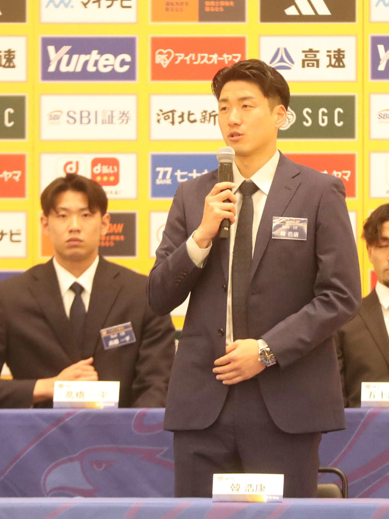 新加入選手会見に登壇したJ2仙台DF韓（撮影・高橋香奈）