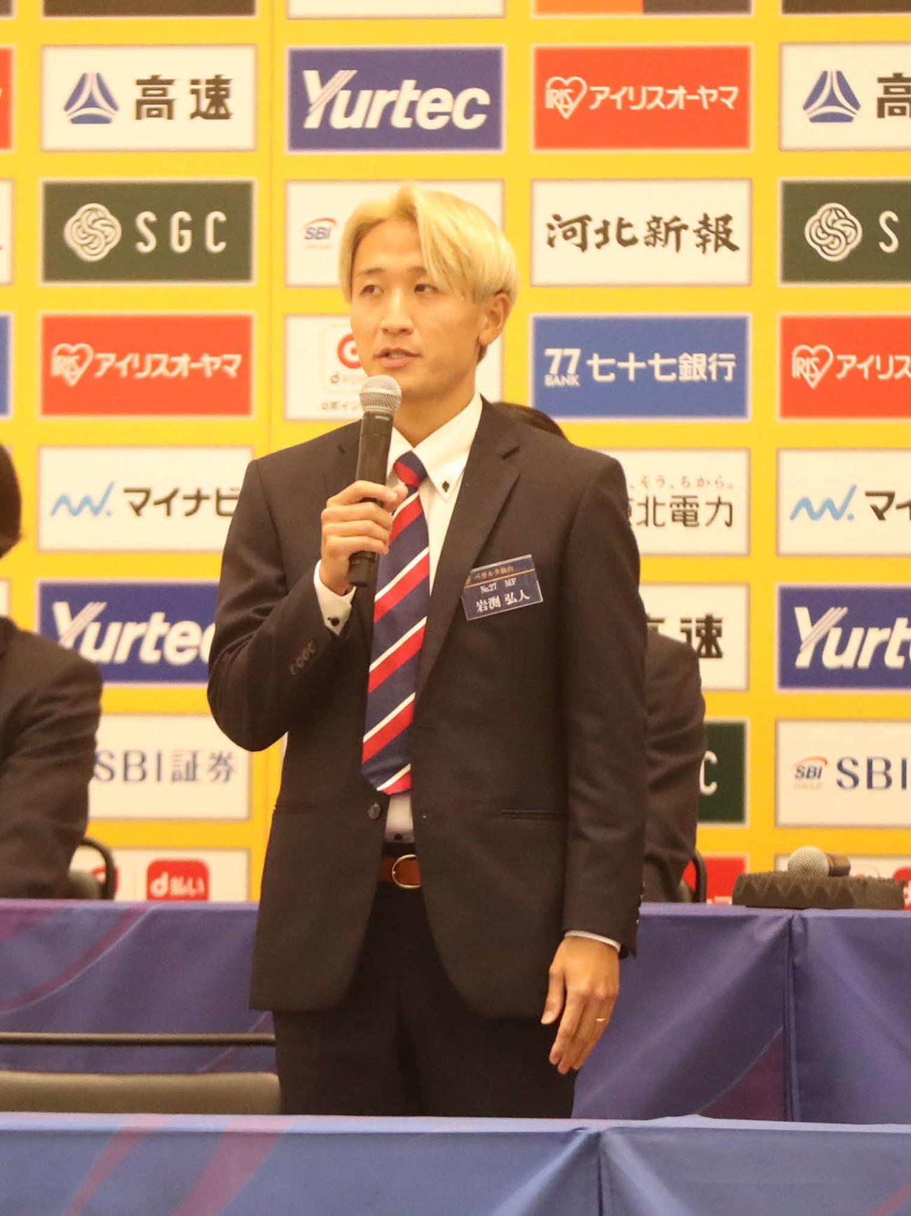 新加入選手会見に登壇したJ2仙台MF岩渕（撮影・高橋香奈）