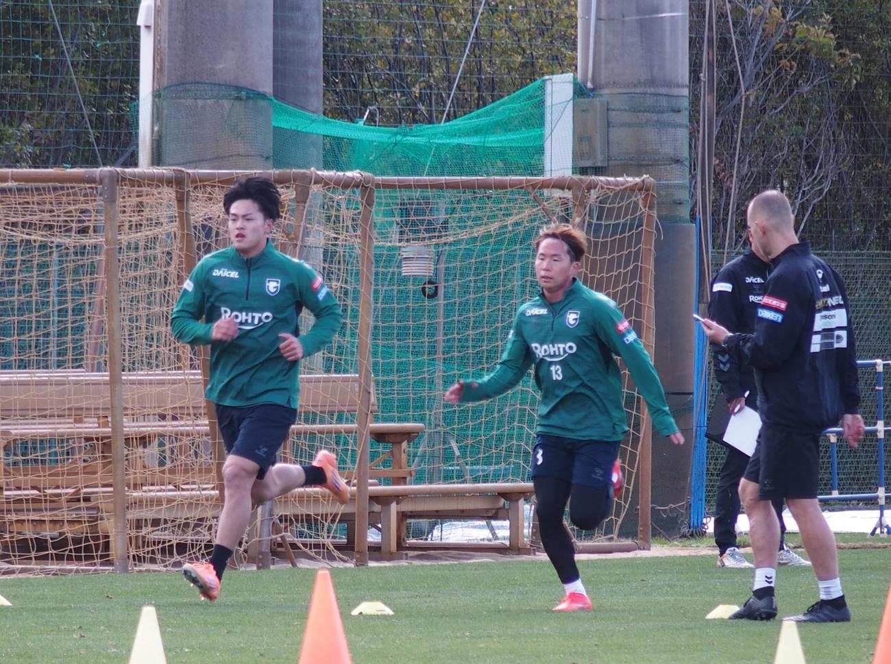 Yo－Yoテストで最後の2人に残ったG大阪DF池谷（左）とMF安部
