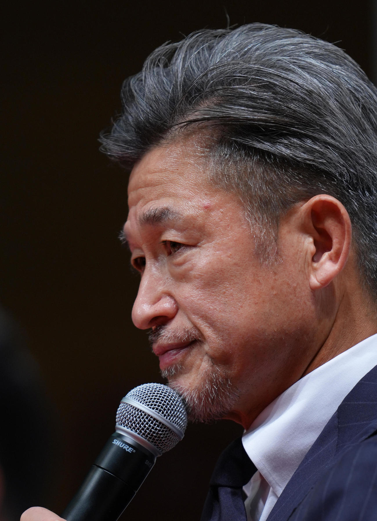 J3福島加入会見に臨むカズ（撮影・足立雅史）