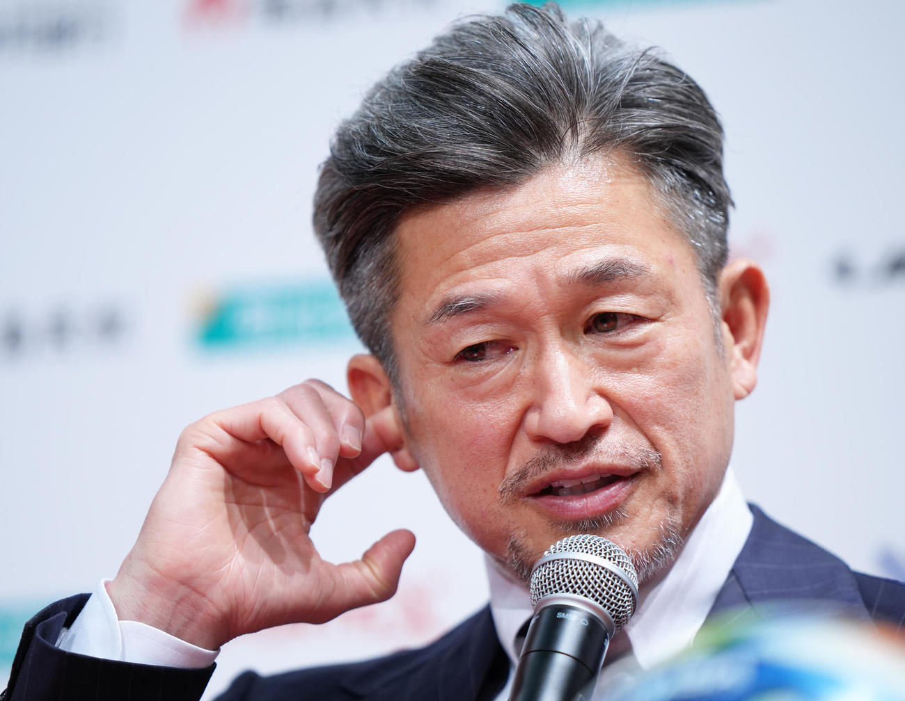 J3福島加入会見に臨むカズ（撮影・足立雅史）