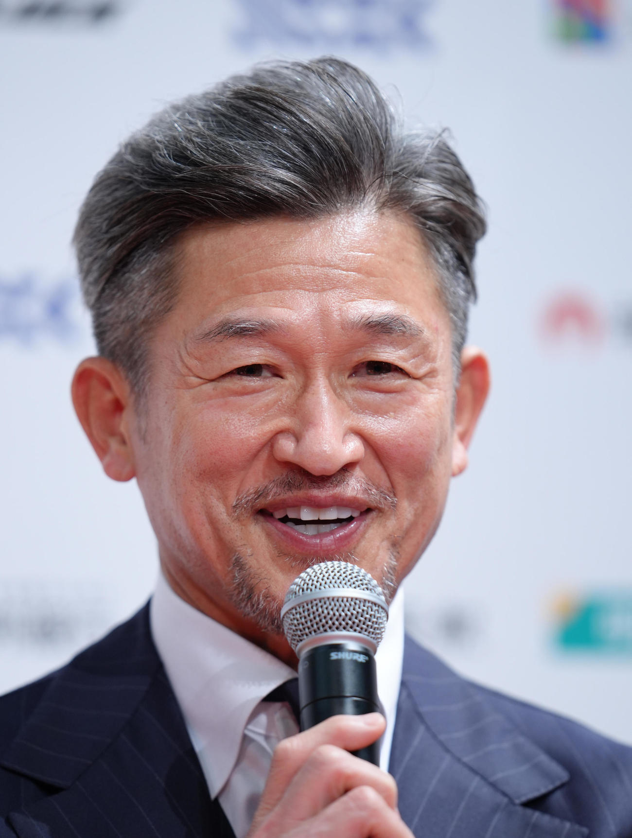 J3福島加入会見に臨むカズ（撮影・足立雅史）