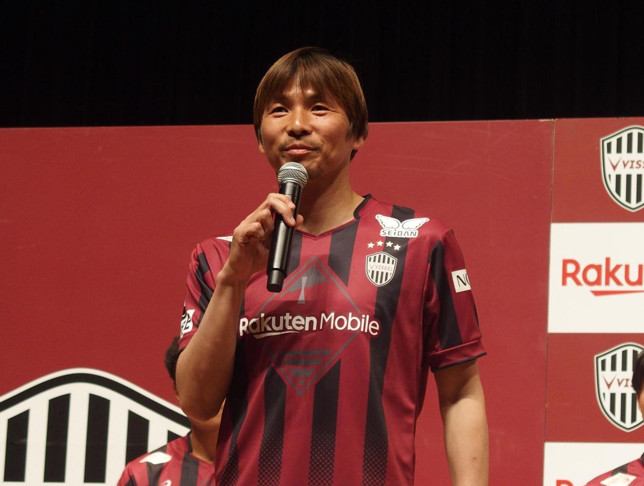 新体制＆新加入選手発表会で意気込みを語る神戸MF乾