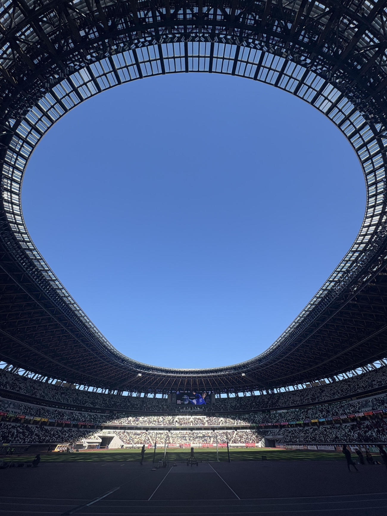 全国高校サッカー選手権決勝、神村学園－鹿島学園戦が行われるMUFGスタジアム（撮影・江口和貴）