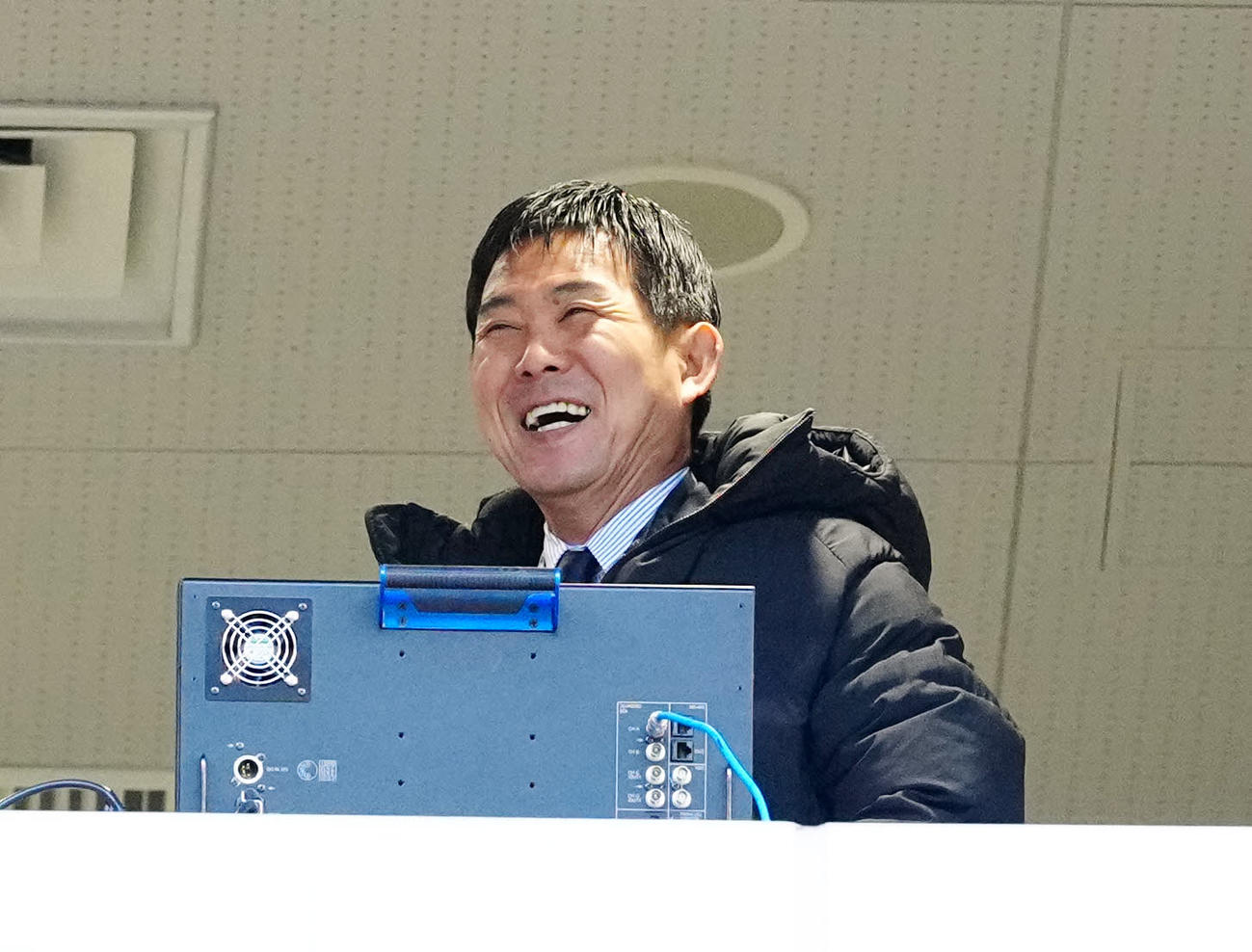 神村学園対鹿島学園　試合前、笑顔を見せる日本代表の森保監督（撮影・江口和貴）